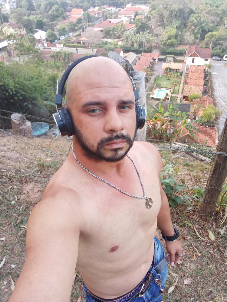 Acompanhantes em  - 
