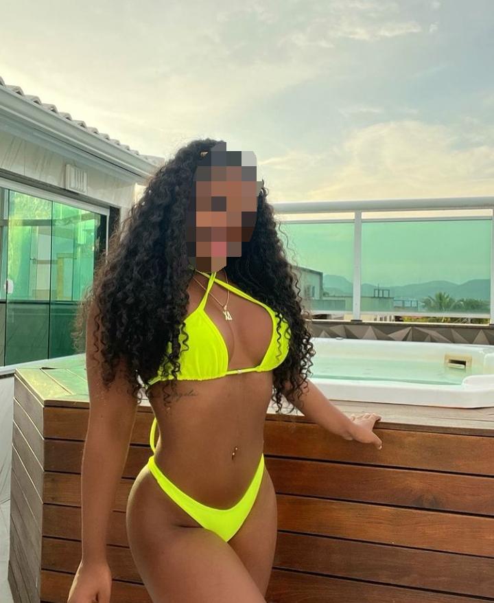 Acompanhantes em  - 
