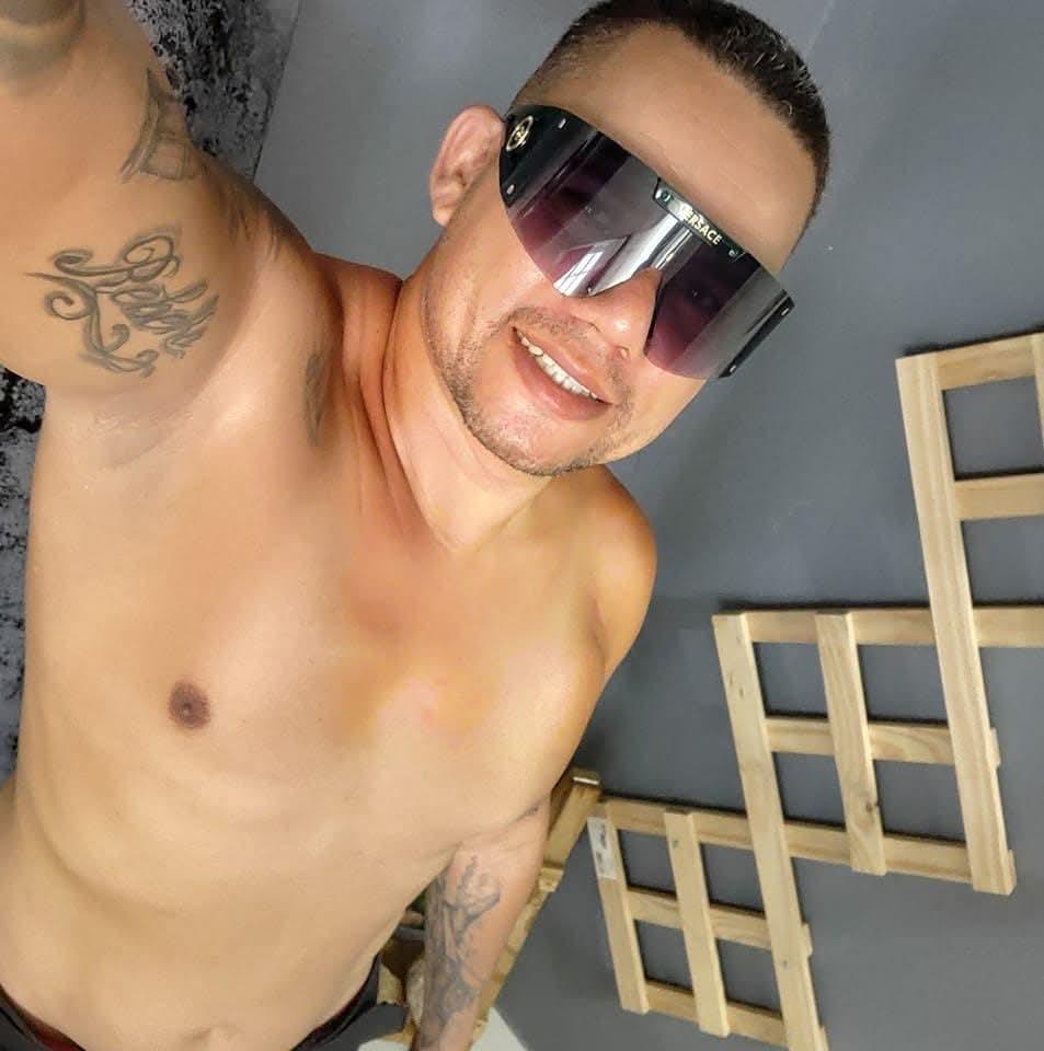 Acompanhantes em  - 